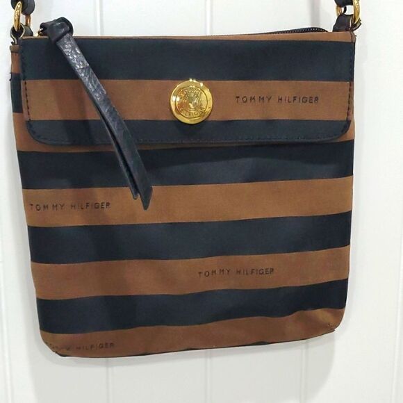 Tommy Hilfiger womans cross body purse - Picture 2 of 8